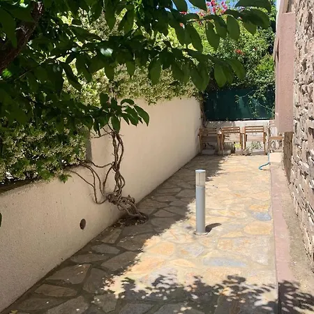 Apartment 3 Bedroom Flat 500m Walking Distance To The In Yahsi *