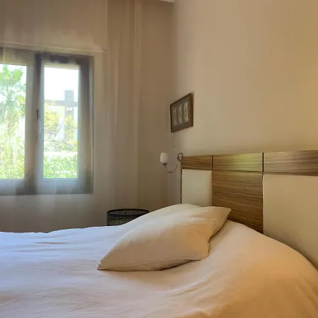 Апартаменты 3 Bedroom Flat 500m Walking Distance To The In Yahsi