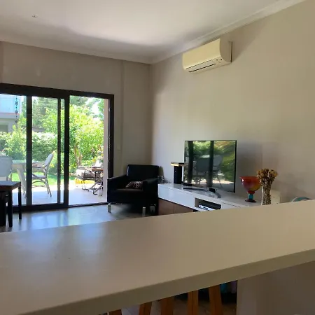 Апартаменты 3 Bedroom Flat 500m Walking Distance To The In Yahsi *